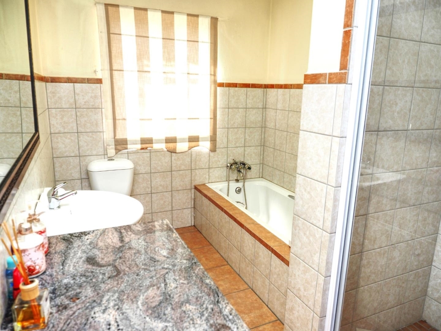 4 Bedroom Property for Sale in Blue Saddle Ranches Gauteng