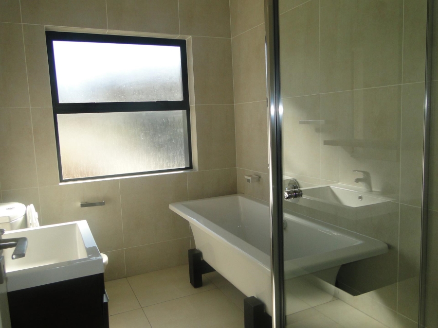 To Let 2 Bedroom Property for Rent in Fourways Gauteng