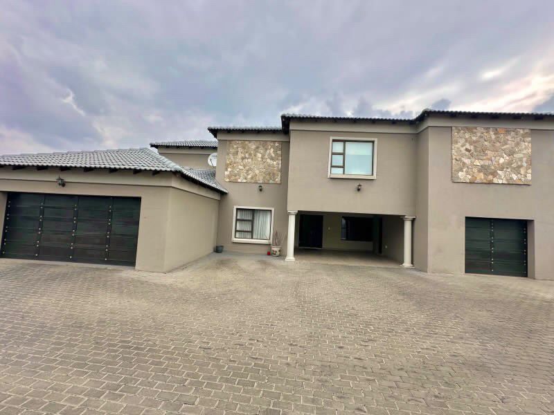 7 Bedroom Property for Sale in Monavoni Gauteng