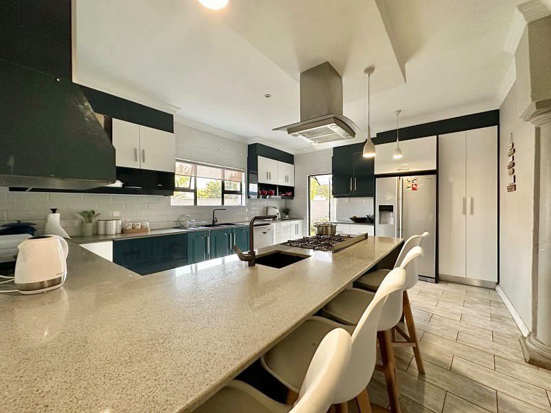 7 Bedroom Property for Sale in Monavoni Gauteng