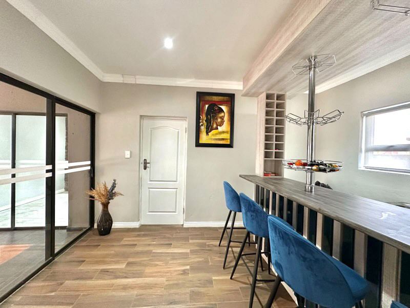 7 Bedroom Property for Sale in Monavoni Gauteng