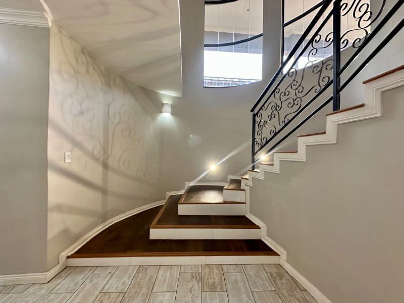 7 Bedroom Property for Sale in Monavoni Gauteng