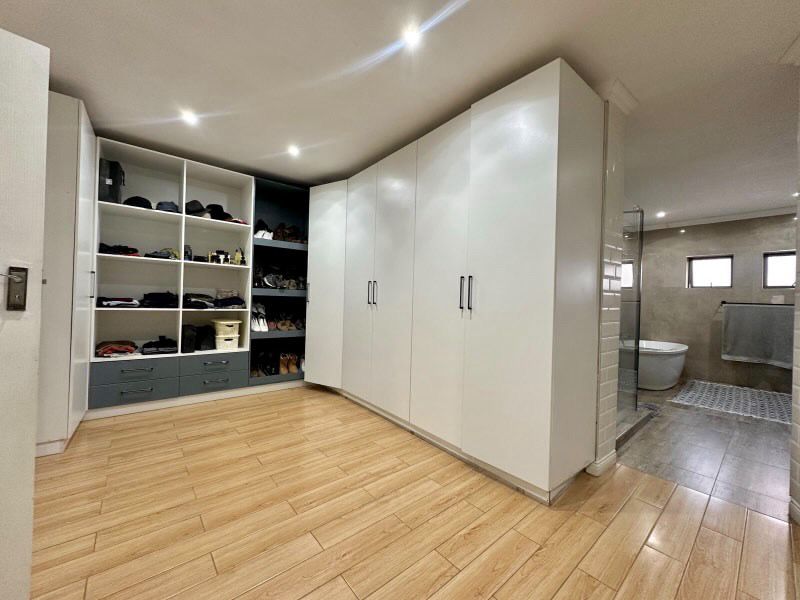 7 Bedroom Property for Sale in Monavoni Gauteng