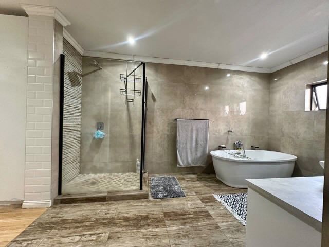 7 Bedroom Property for Sale in Monavoni Gauteng