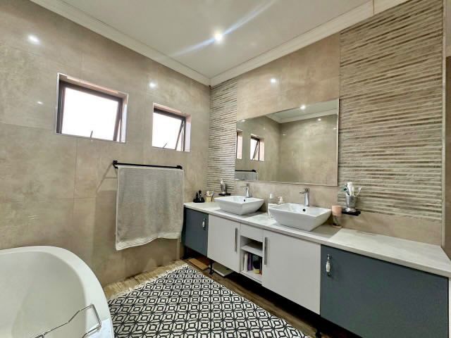 7 Bedroom Property for Sale in Monavoni Gauteng