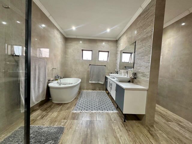 7 Bedroom Property for Sale in Monavoni Gauteng