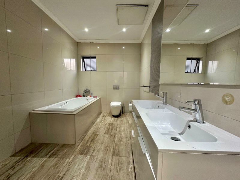 7 Bedroom Property for Sale in Monavoni Gauteng
