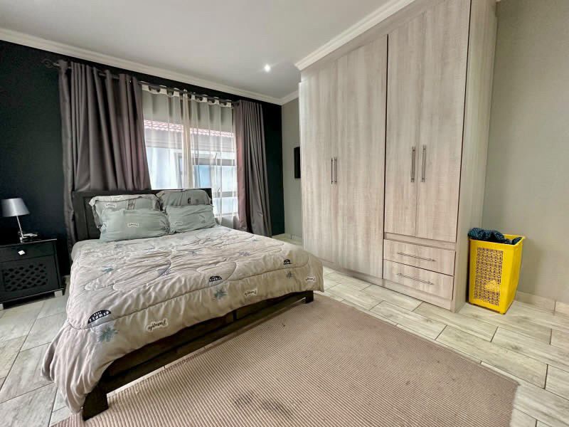 7 Bedroom Property for Sale in Monavoni Gauteng