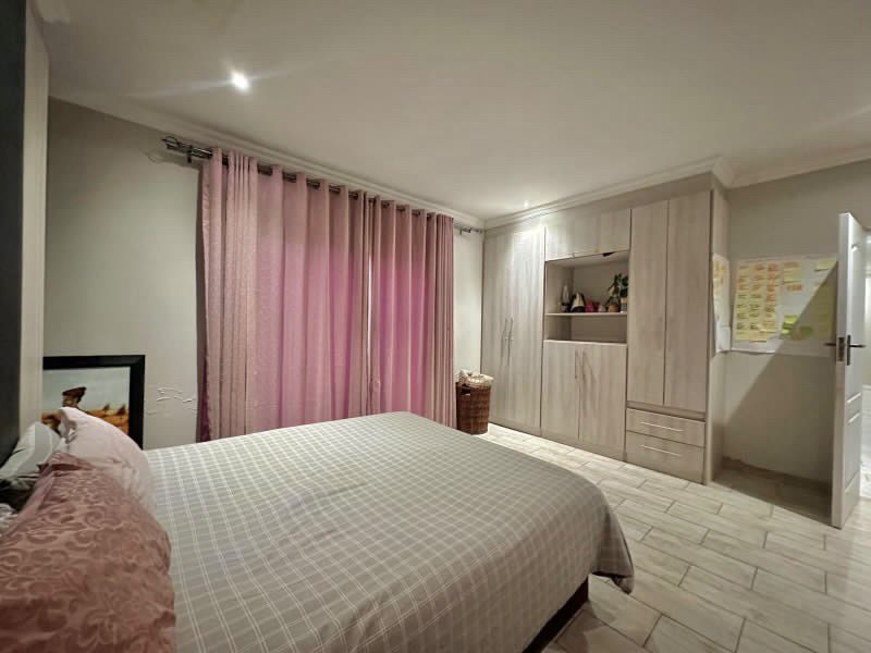 7 Bedroom Property for Sale in Monavoni Gauteng