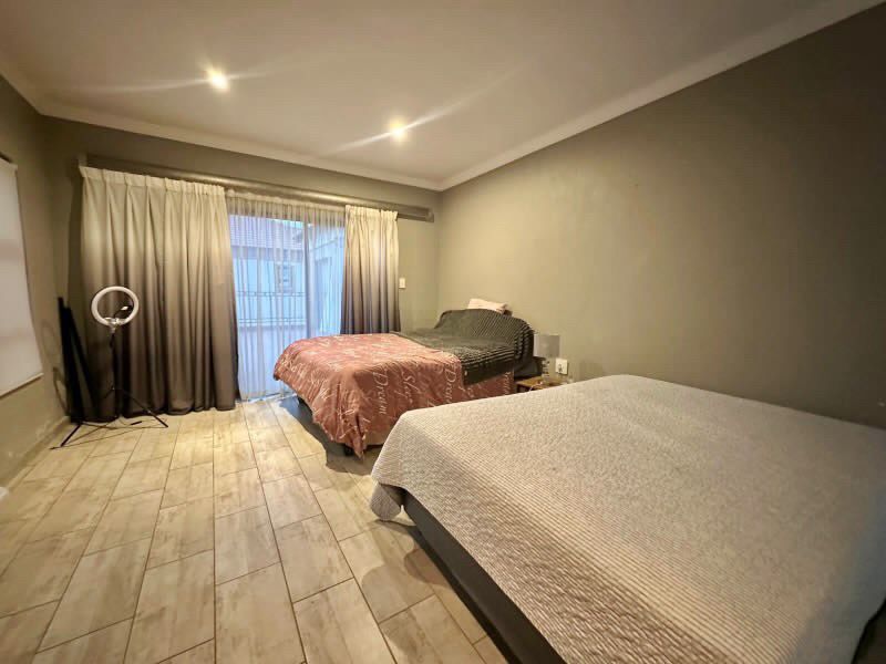 7 Bedroom Property for Sale in Monavoni Gauteng