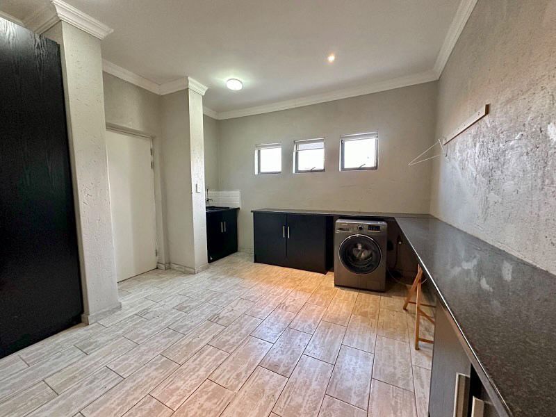 7 Bedroom Property for Sale in Monavoni Gauteng