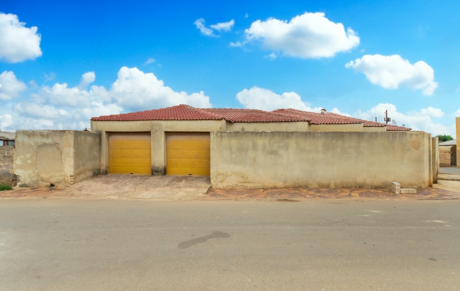 3 Bedroom Property for Sale in Naledi Gauteng