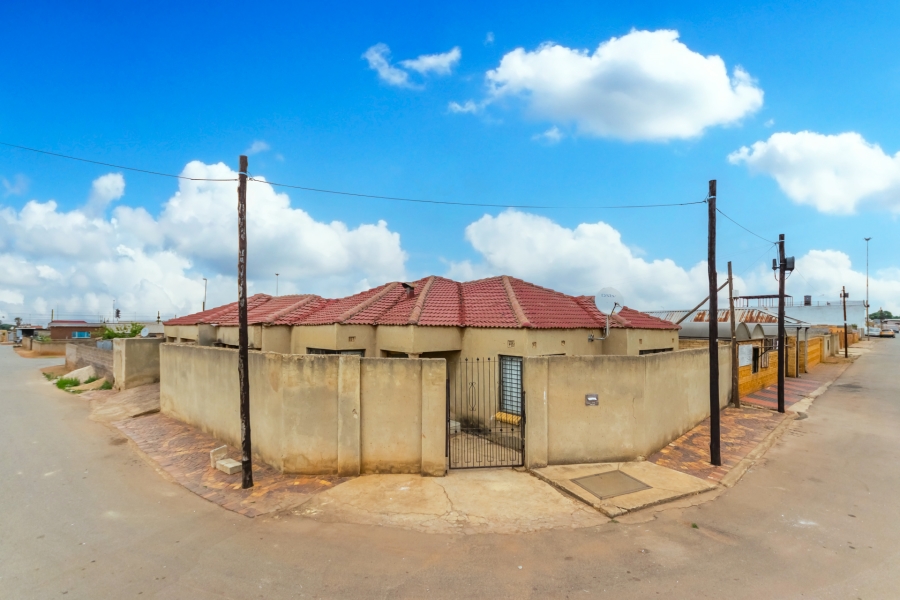 3 Bedroom Property for Sale in Naledi Gauteng