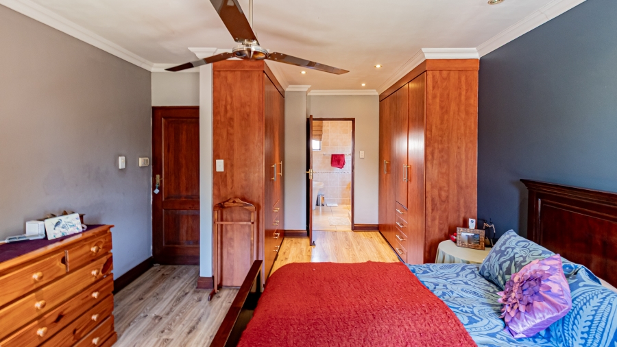 5 Bedroom Property for Sale in The Wilds Gauteng