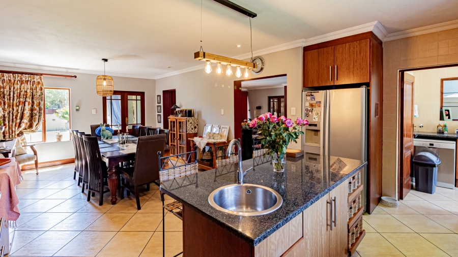 5 Bedroom Property for Sale in The Wilds Gauteng