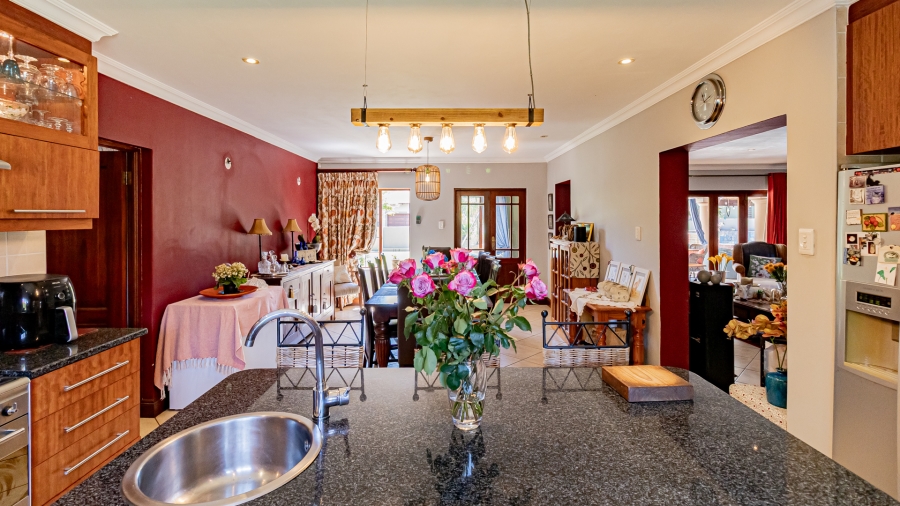 5 Bedroom Property for Sale in The Wilds Gauteng