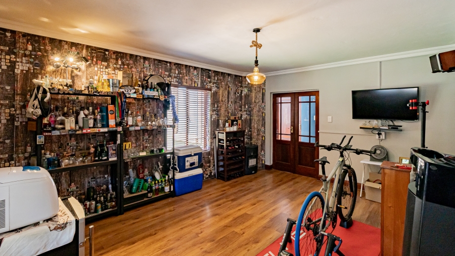 5 Bedroom Property for Sale in The Wilds Gauteng