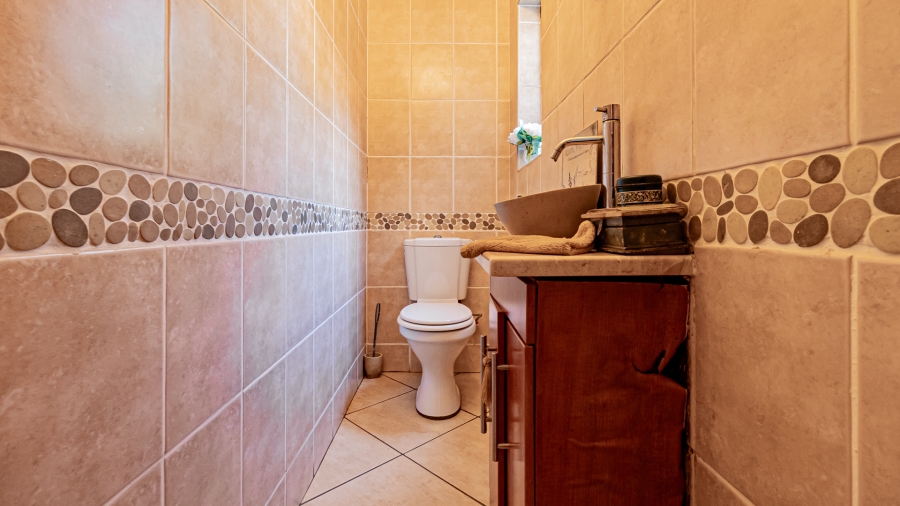 5 Bedroom Property for Sale in The Wilds Gauteng