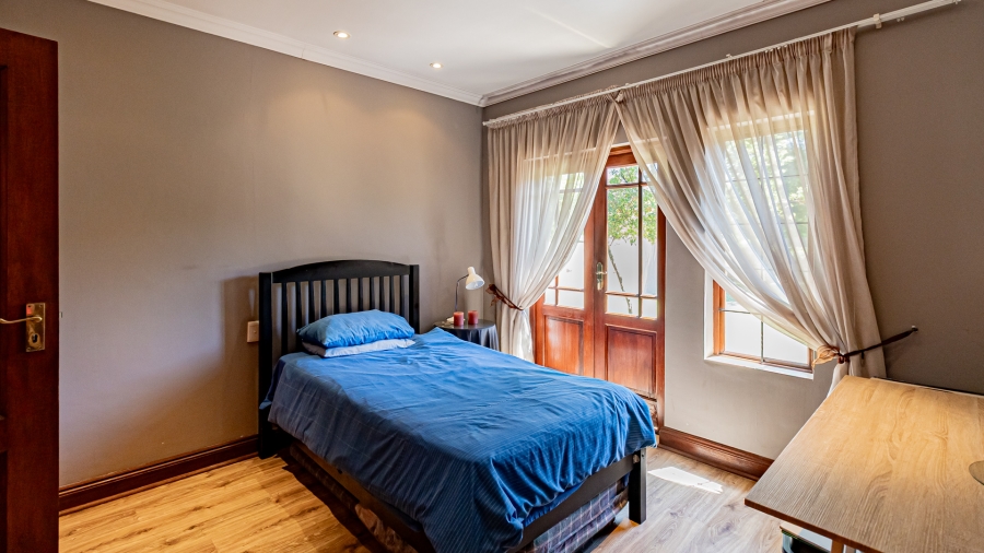 5 Bedroom Property for Sale in The Wilds Gauteng