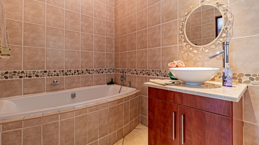 5 Bedroom Property for Sale in The Wilds Gauteng