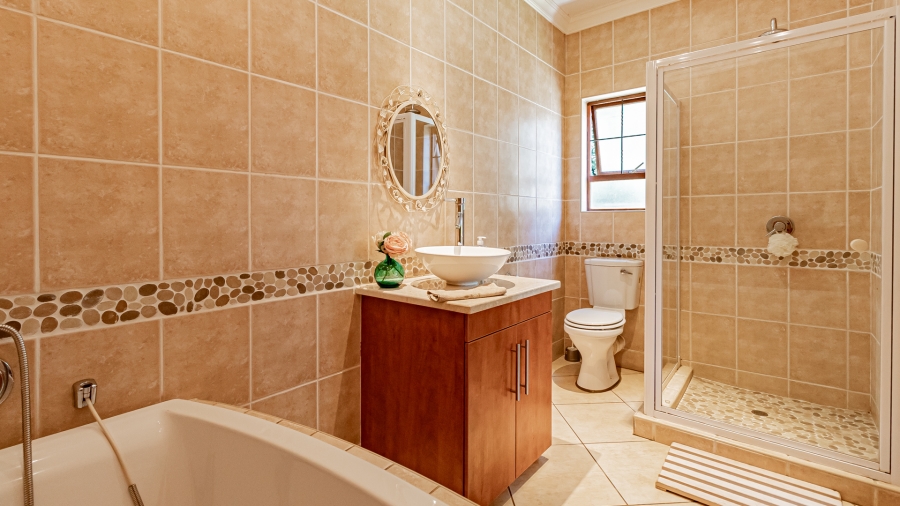 5 Bedroom Property for Sale in The Wilds Gauteng