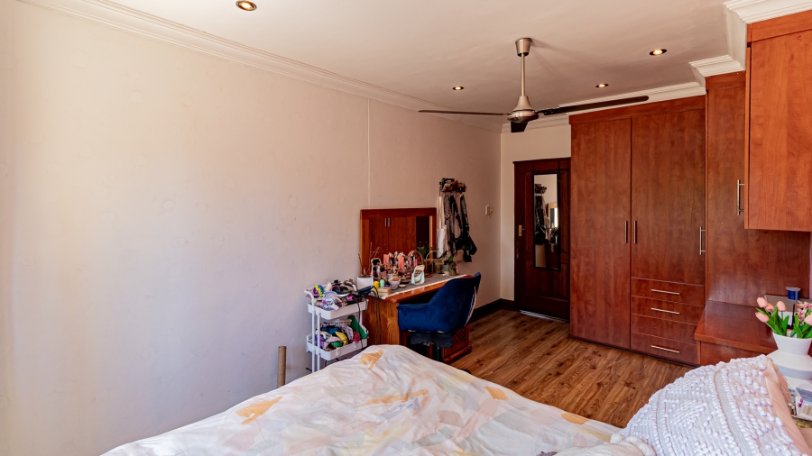 5 Bedroom Property for Sale in The Wilds Gauteng