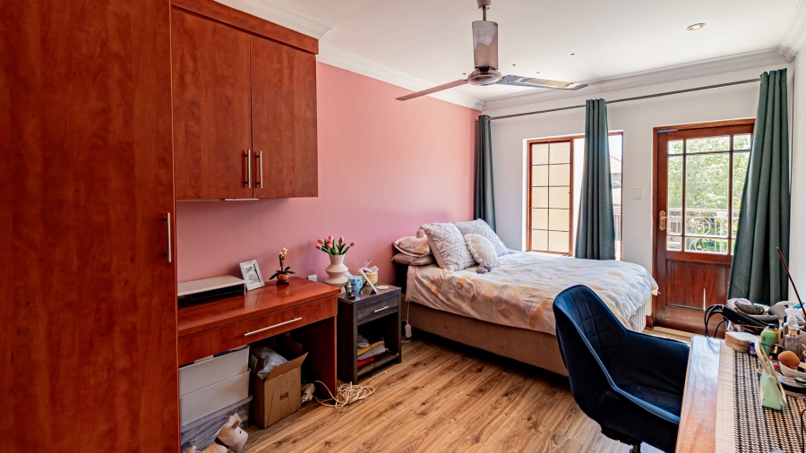 5 Bedroom Property for Sale in The Wilds Gauteng