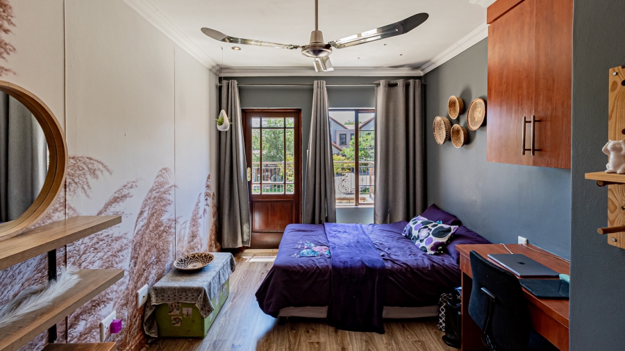 5 Bedroom Property for Sale in The Wilds Gauteng