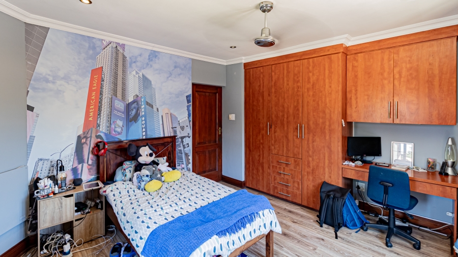 5 Bedroom Property for Sale in The Wilds Gauteng