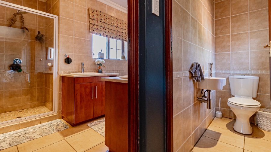 5 Bedroom Property for Sale in The Wilds Gauteng