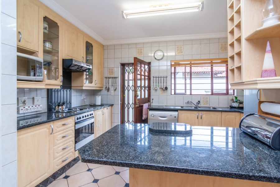 3 Bedroom Property for Sale in Strubensvallei Gauteng