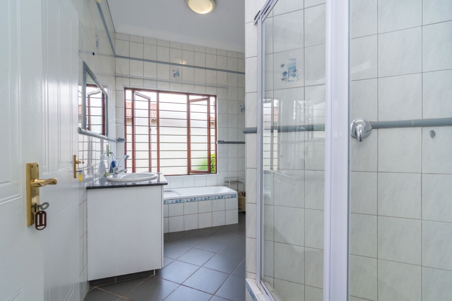 3 Bedroom Property for Sale in Strubensvallei Gauteng