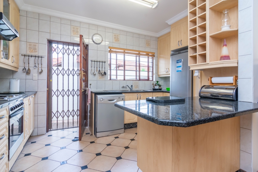 3 Bedroom Property for Sale in Strubensvallei Gauteng