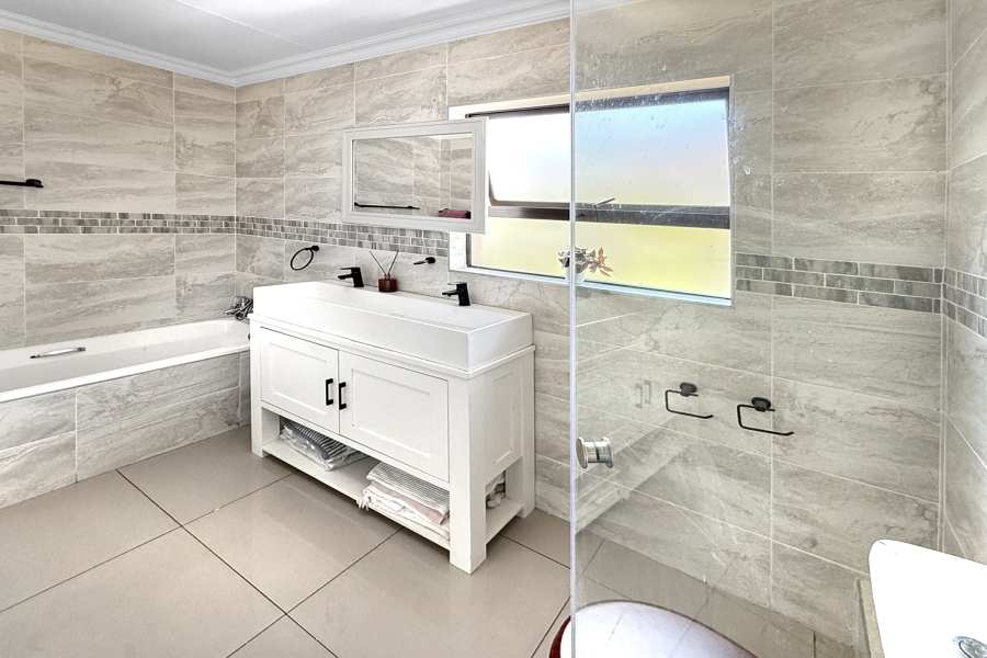 3 Bedroom Property for Sale in Noordwyk Gauteng