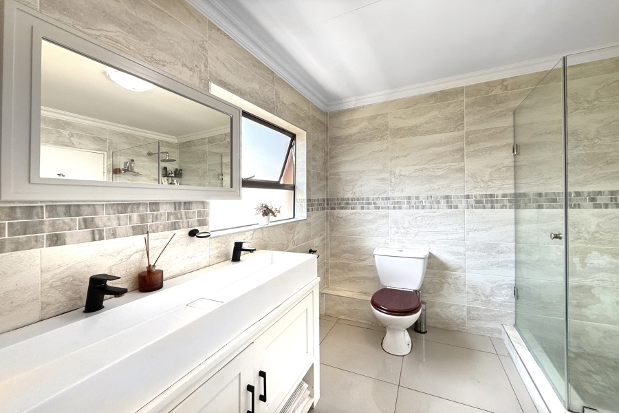 3 Bedroom Property for Sale in Noordwyk Gauteng