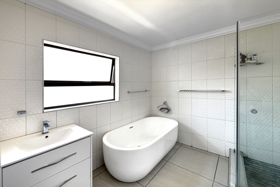 3 Bedroom Property for Sale in Noordwyk Gauteng