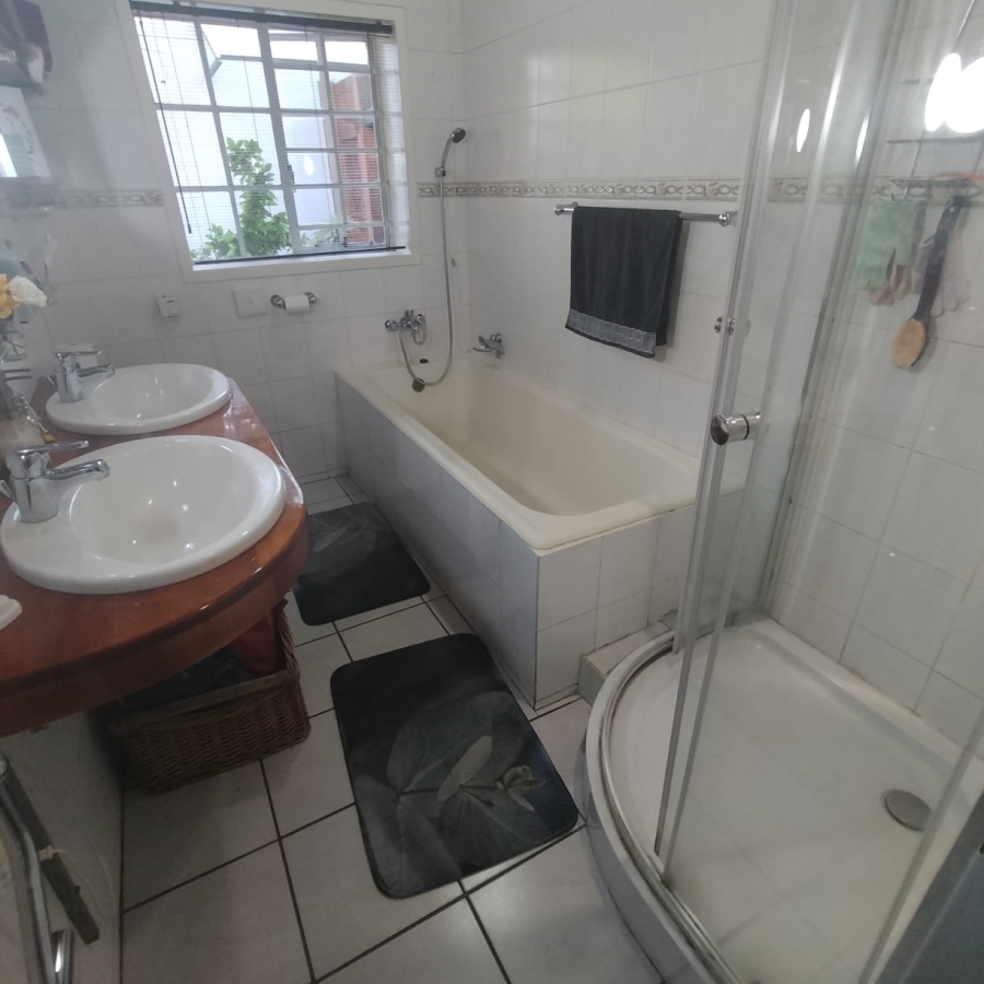 3 Bedroom Property for Sale in Three Rivers Gauteng