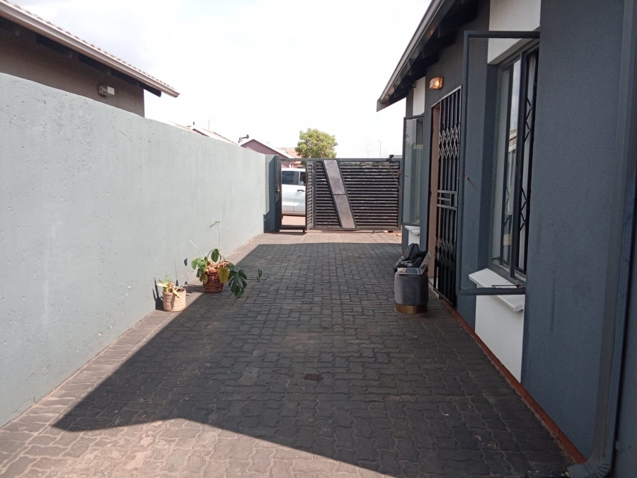 2 Bedroom Property for Sale in Sky City Gauteng