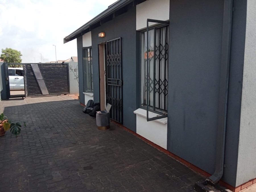 2 Bedroom Property for Sale in Sky City Gauteng
