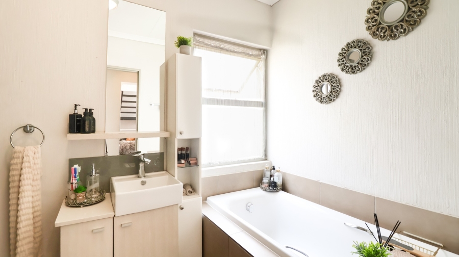 2 Bedroom Property for Sale in Beverley Gauteng