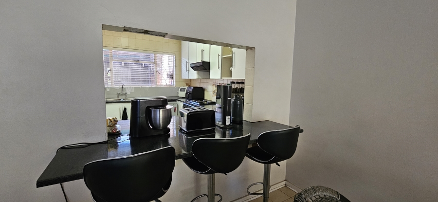 2 Bedroom Property for Sale in Three Rivers Proper Gauteng