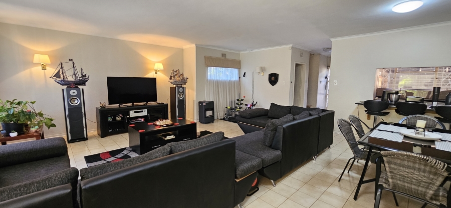 2 Bedroom Property for Sale in Three Rivers Proper Gauteng