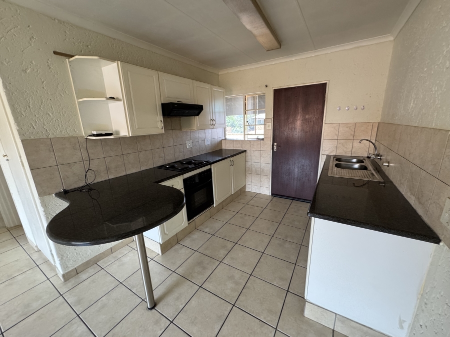 To Let 2 Bedroom Property for Rent in Kenleaf Gauteng