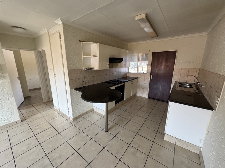 To Let 2 Bedroom Property for Rent in Kenleaf Gauteng