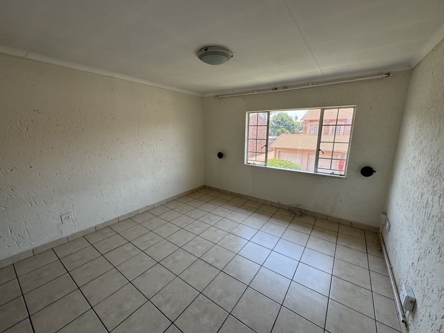 To Let 2 Bedroom Property for Rent in Kenleaf Gauteng