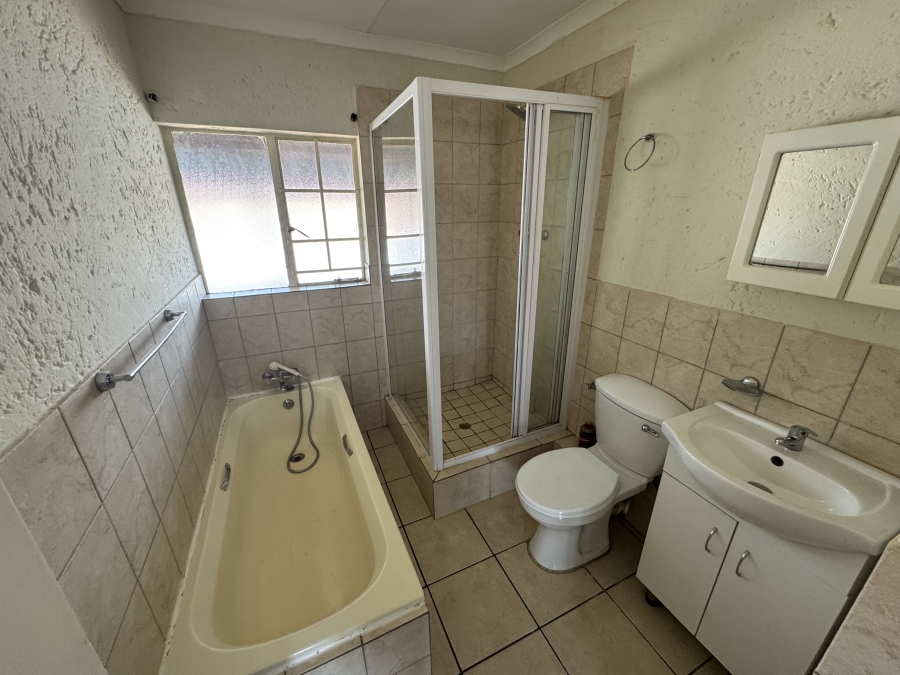 To Let 2 Bedroom Property for Rent in Kenleaf Gauteng