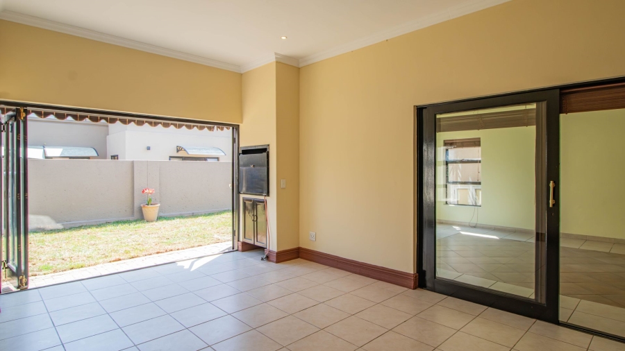 3 Bedroom Property for Sale in Greenstone Hill Gauteng