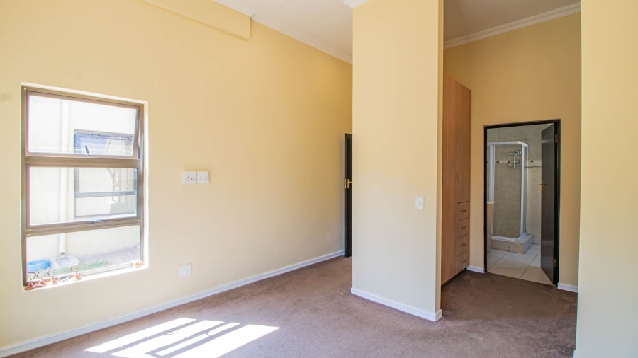 3 Bedroom Property for Sale in Greenstone Hill Gauteng