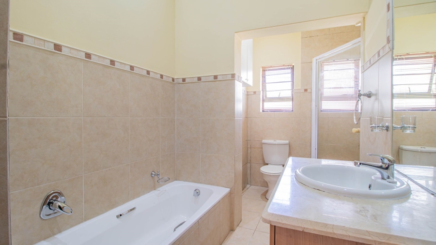 3 Bedroom Property for Sale in Greenstone Hill Gauteng