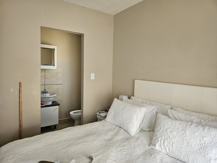 To Let 2 Bedroom Property for Rent in Noordheuwel Gauteng